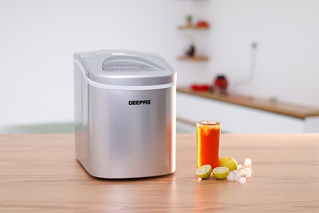 صانعة الثلج في المنزل بحجمين 2.2 لتر جيباس Geepas 2.2l Ice Cube Maker - 125646