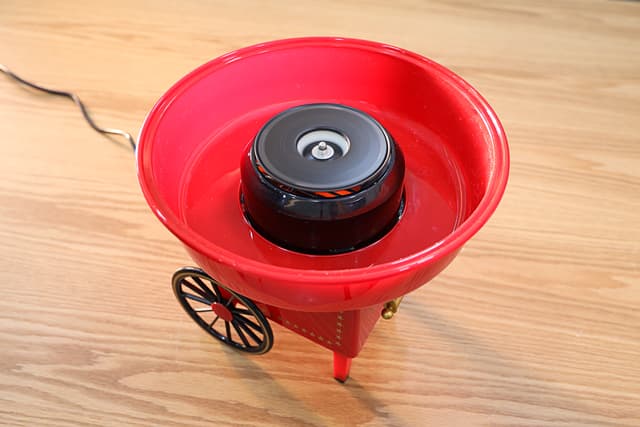 الة صنع غزل البنات بقوة 550 واط Cotton Candy Maker 550W - Geepas