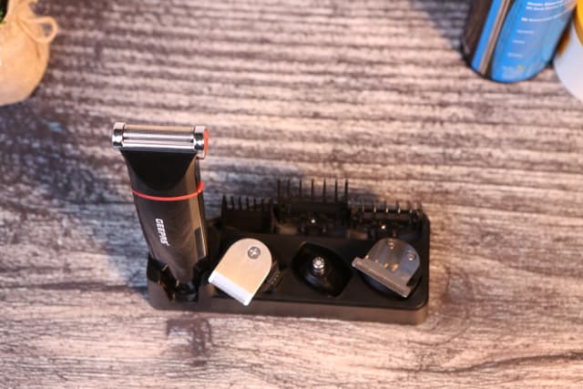 مكينة حلاقة رجالية جيباس لاسلكية 500 مللي أمبير مع ثلاث رؤوس تبديل Geepas 7 in 1 Hair Trimmer 500mAh - 124203