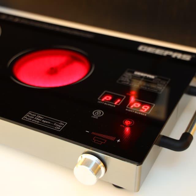 موقد كهربائي بشمعتين بقوة 3200 واط Geepas Digital Infrared Cooker - 121682