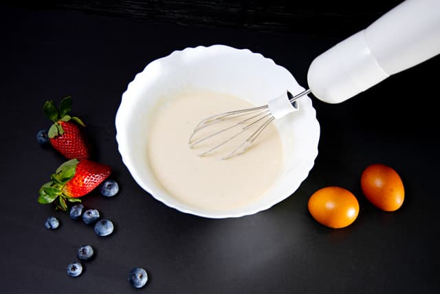 Geepas 200w Hand Blender Set 2-Speed, Detacheable Stick Blender & Wisk Stainless Steel Blades Ideal For Smothies, Shakes, Purees & More