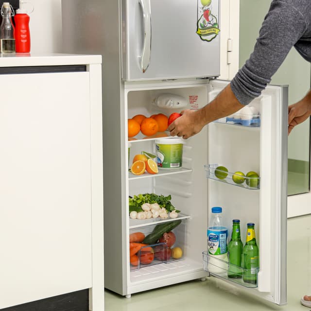 ثلاجة جيباس صغيرة 132 لتر بابين مع خاصية التبريد السريع Geepas Double Door Refrigerator - 122795