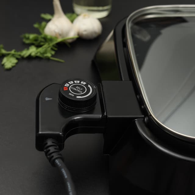 Geepas GBG63040 1600W Electric Barbeque Grill - Adjustable Thermostat Non-Stick Smokeless Grill Indoor with Glass Lid - Overheat Protection & On Indicator Light - Ideal for Bacon, Beef, Chicken, Veggies & More