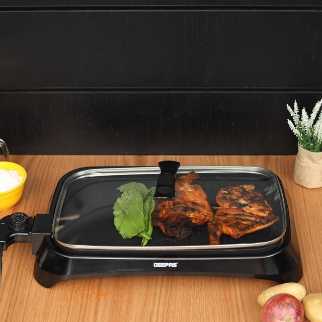 Geepas GBG63040 1600W Electric Barbeque Grill - Adjustable Thermostat Non-Stick Smokeless Grill Indoor with Glass Lid - Overheat Protection & On Indicator Light - Ideal for Bacon, Beef, Chicken, Veggies & More - SW1hZ2U6MTU0MTg2