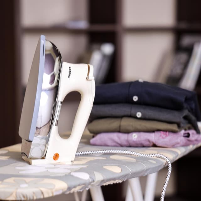 Geepas GDI7752 1200W Automatic Dry Iron Teflon Plated Sole Plate