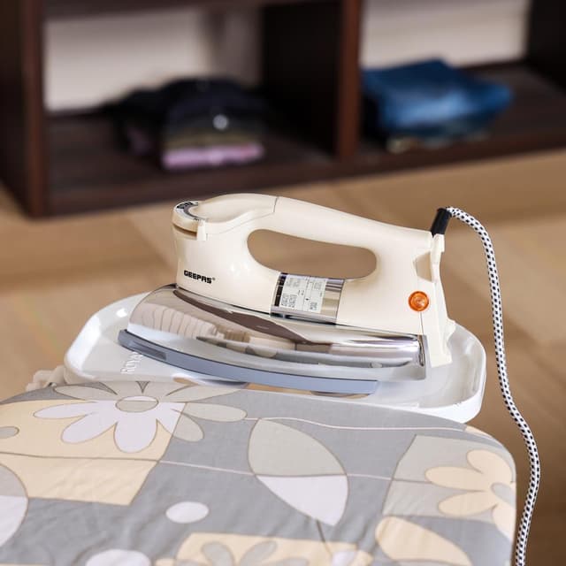 مكواة للملابس  Geepas 1200W Automatic Dry Iron