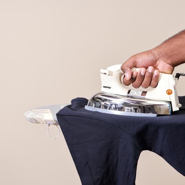 مكواة للملابس  Geepas 1200W Automatic Dry Iron