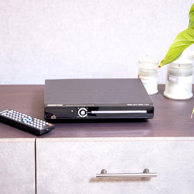 مشغل دي في دي Geepas HD DVD Player - Portable Design with Multiple Features & Various Connecting Ports
