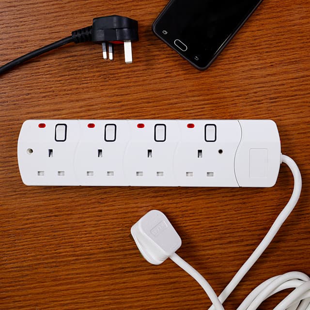 وصلة كهرباء ب 4 مآخذ بطول 3أمتار  4Way 3Meter Sockets Extension Board - Geepas - 120565