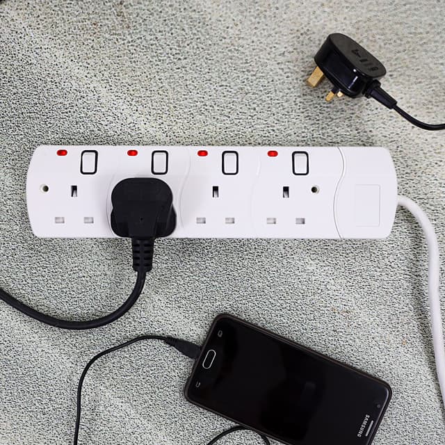 وصلة كهرباء ب 4 مآخذ بطول 3أمتار  4Way 3Meter Sockets Extension Board - Geepas - 120564