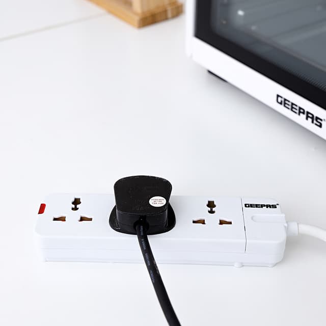 محول كهرباء Geepas 4 Way Extension Socket 13A - 120603