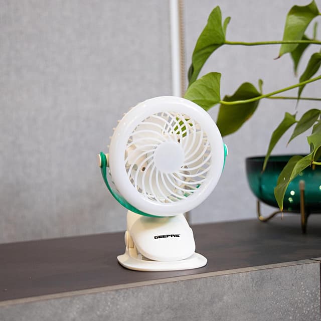 مروحة صغيرة قابلة للشحن من جيباس Geepas Rechargeable Clip Fan with Light بسعة 1200 مللي أمبير