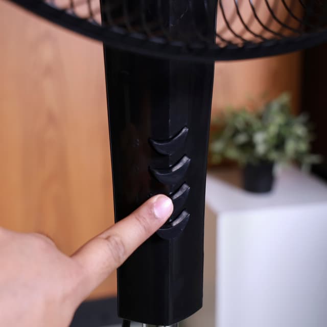 مروحة عمودية قياس 16 إنش  16inches Portable Design Stand Fan - Geepas - 120808