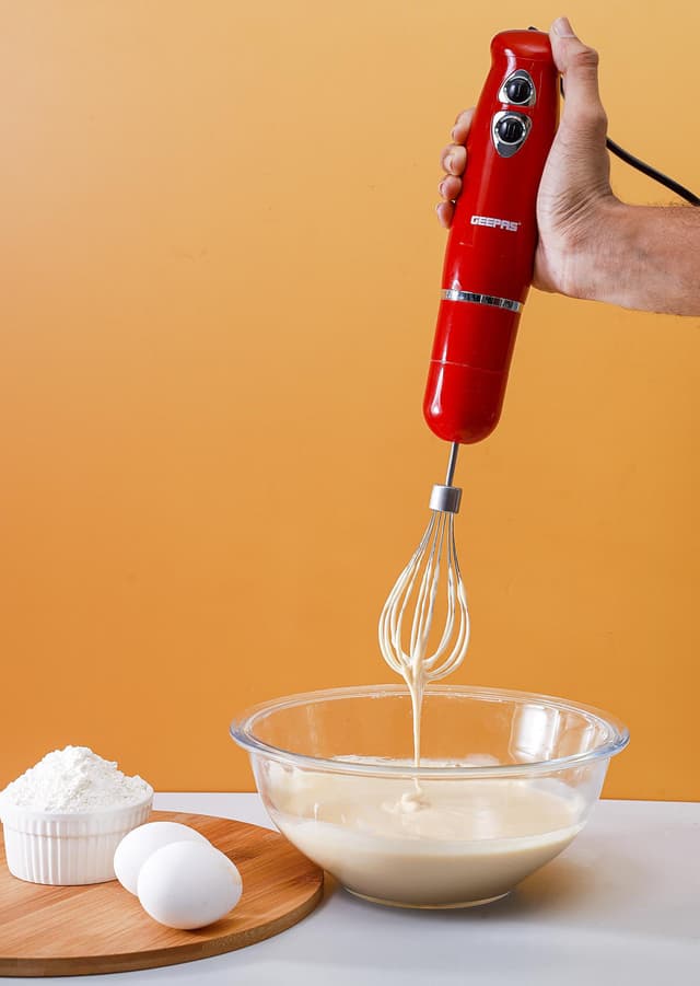 خلاط كهربائي يدوي  Geepas 400W Hand Blender - Stainless Steel Blades with 2 Speed  860ml Chopper Bowl & Electric Egg Whisk