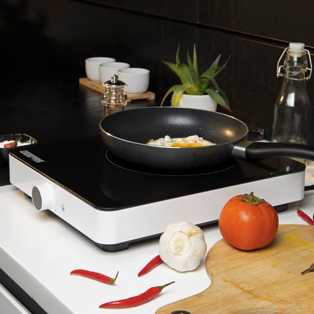 Geepas 2000W Infrared Cooker Overheat Protection, Ceramic Heating