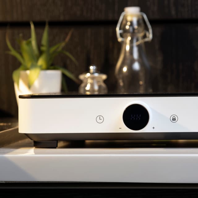 Geepas 2000W Infrared Cooker Overheat Protection, Ceramic Heating