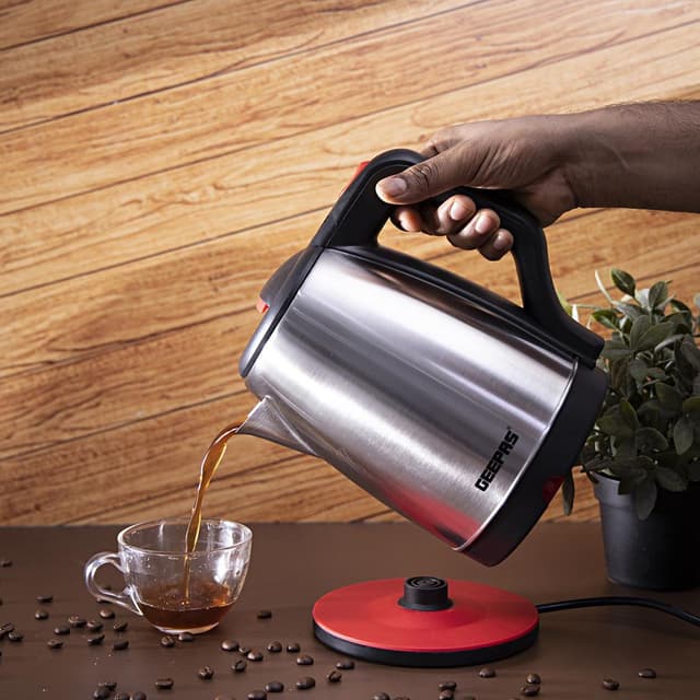 غلاية جيباس الكهربائية Geepas 1.8L Electric Kettle - Stainless Steel Body
