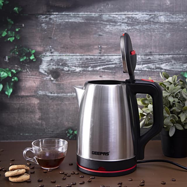 غلاية جيباس الكهربائية Geepas 1.8L Electric Kettle - Stainless Steel Body