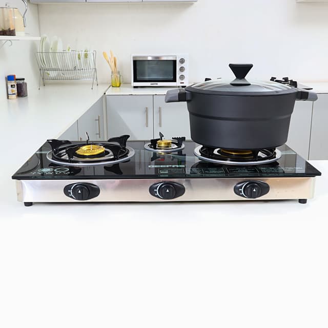 طباخ غاز Geepas Triple Gas Burner with Tempered Glass