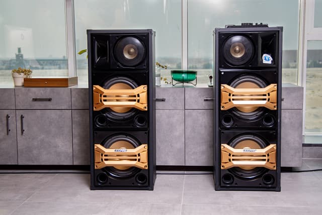 مكبري صوت بقوة 7000 واط  2Channel Professional Speakers 70000watt - Geepas