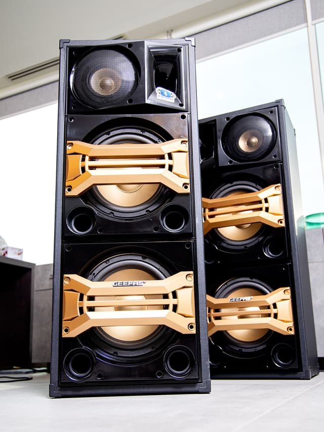 مكبري صوت بقوة 7000 واط  2Channel Professional Speakers 70000watt - Geepas