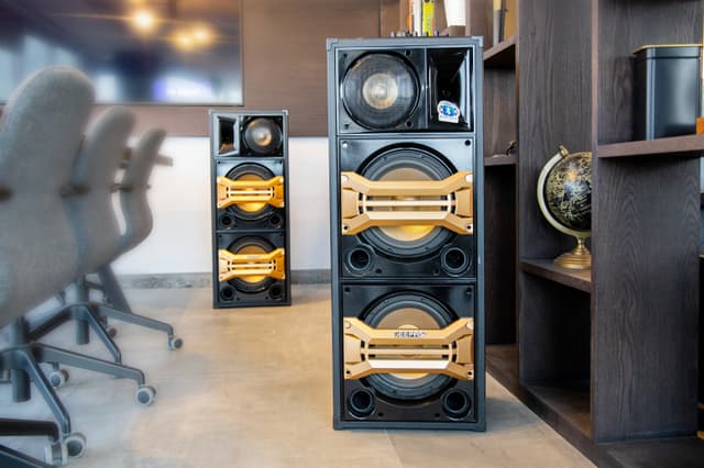 مكبري صوت بقوة 7000 واط  2Channel Professional Speakers 70000watt - Geepas