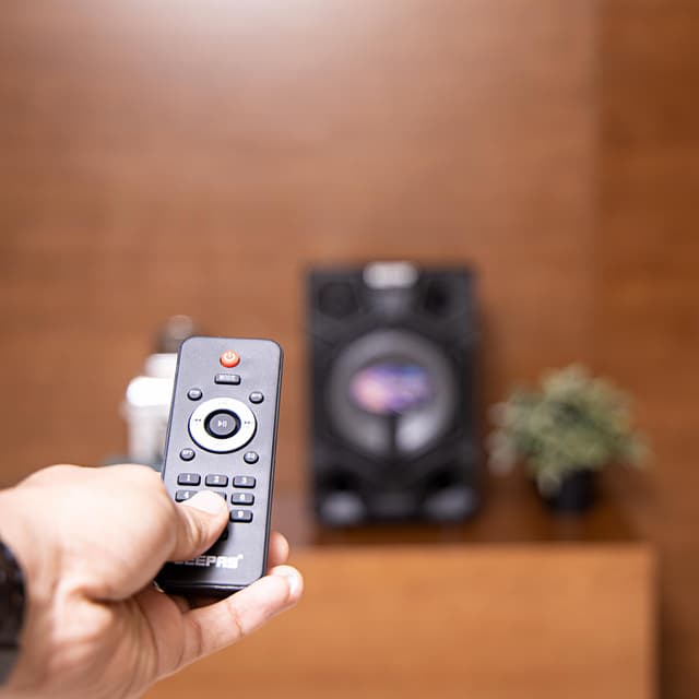 مكبر صوت بلوتوث للحفلات 25000 واط أسود جيباس Geepas Black 25000W Bluetooth Speaker