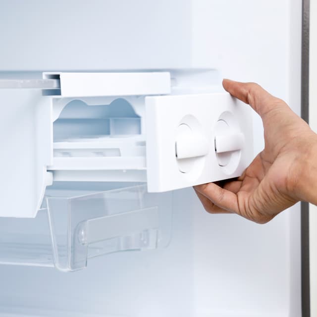 Geepas GRF6021SSXN 595L No Frost Double Door Refrigerator - Durable Low Consumption Fast Cooling & Low Noise - Preserves Freshness, Tempered Glass Shelves with Inner Led Light - 1 Year Warranty