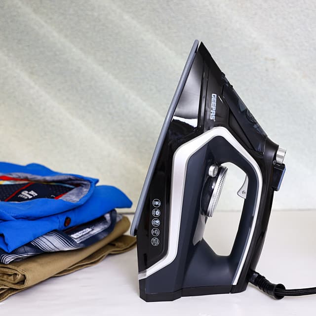 مكواة بخار (2400W) Geepas