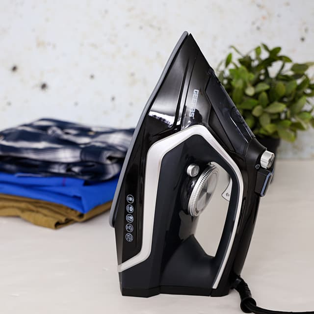 مكواة بخار (2400W) Geepas