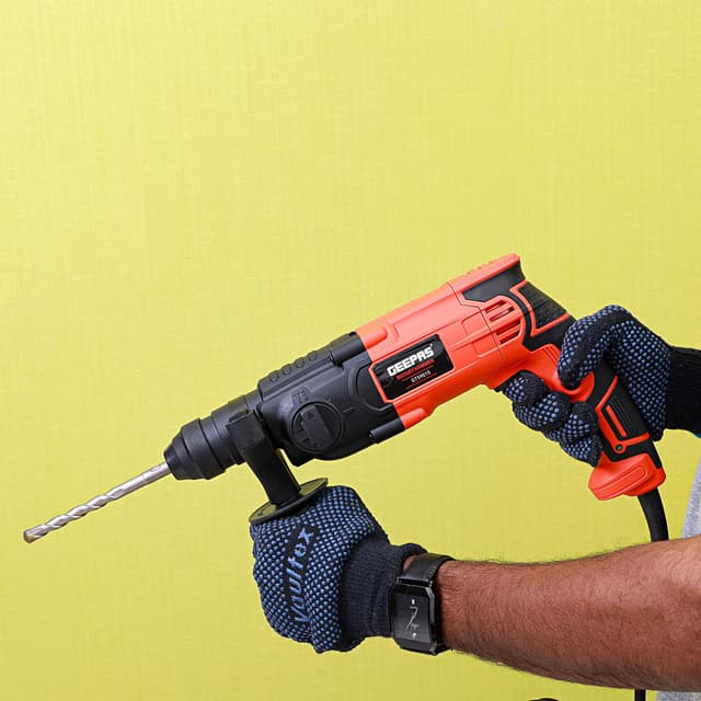 دريل كهربائي باستطاعة 550 وات تردد 50 هرتز (2100 RPM) Geepas 550W Rotary Hammer Electric Drill 230-240V