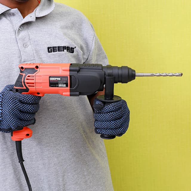 دريل كهربائي باستطاعة 550 وات تردد 50 هرتز (2100 RPM) Geepas 550W Rotary Hammer Electric Drill 230-240V