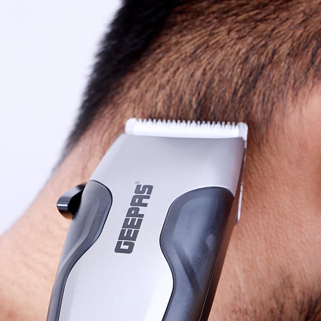 مكينة حلاقة رجالية جيباس 15 واط مع خمسة ملحقات Geepas Hair Clipper with Ceramic Blade 15W - 124224