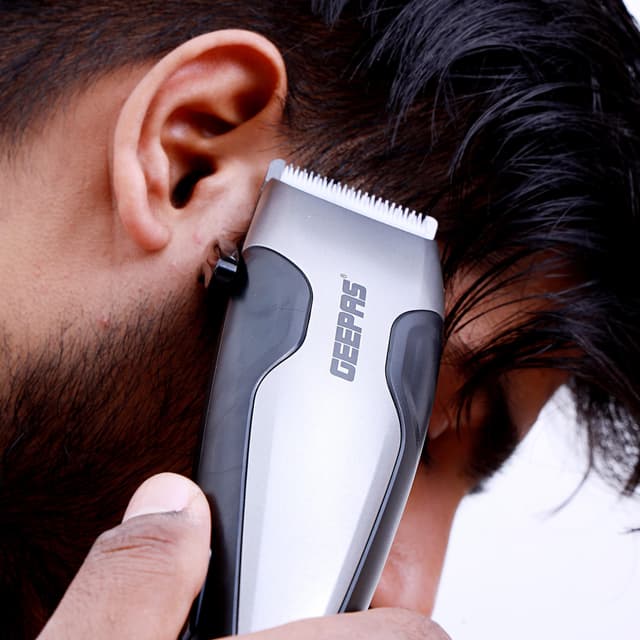 مكينة حلاقة رجالية جيباس 15 واط مع خمسة ملحقات Geepas Hair Clipper with Ceramic Blade 15W - 124223