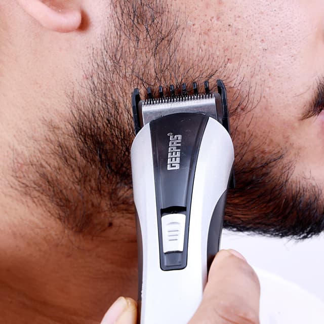 مكينة حلاقة رجالية جيباس لاسلكية 3 واط Geepas Rechargeable Beard Trimmer 3W