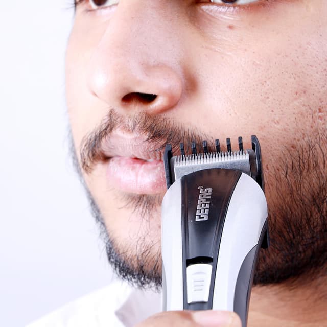 مكينة حلاقة رجالية جيباس لاسلكية 3 واط Geepas Rechargeable Beard Trimmer 3W