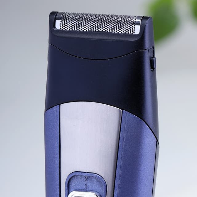 مكينة حلاقة رجالية جيباس لاسلكية 600 مللي أمبير مع أربع رؤوس تبديل Geepas Rechargeable 11 in 1Grooming Kit