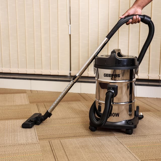 مكنسة كهربائية جيباس  2300 واط 23 لتر بخزان من الفولاذ المقاوم للصدأ Geepas 2300W 2-in-1 Blow and Dry Vacuum Cleaner 23L Powerful Copper Motor