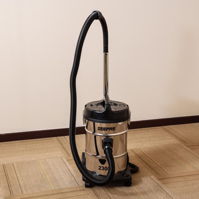 مكنسة كهربائية جيباس  2300 واط 23 لتر بخزان من الفولاذ المقاوم للصدأ Geepas 2300W 2-in-1 Blow and Dry Vacuum Cleaner 23L Powerful Copper Motor