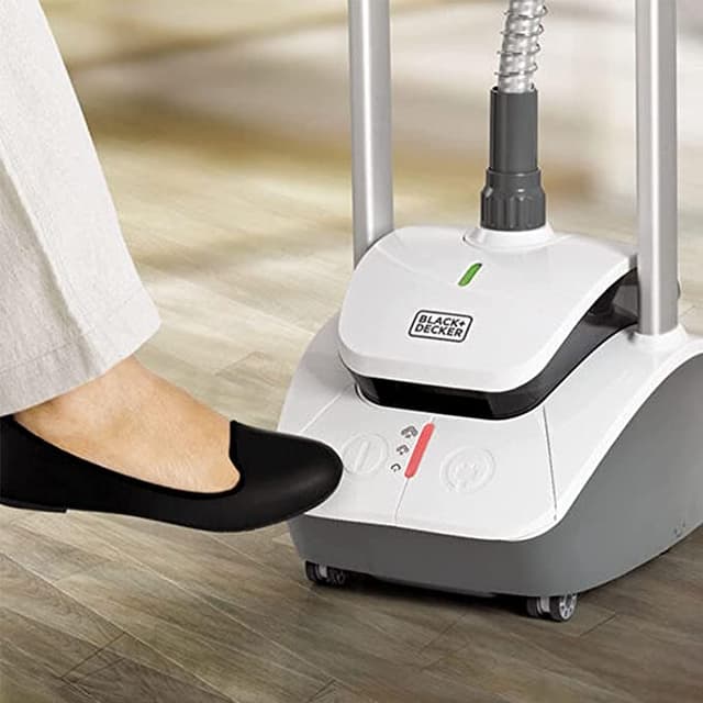 BLACK&amp;DECKER Black+Decker Garment Steamer with Double Pole 2000 W 2.4 Liter 3 Stage White/Grey  GST2000 B5 2 Years Warranty