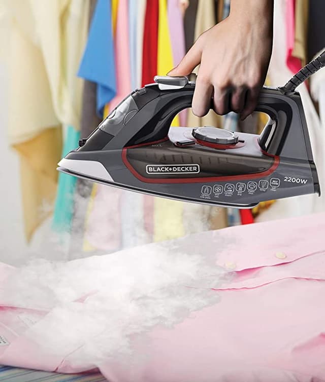 مكواة بخار للملابس 2200 واط Black+Decker Steam Iron Ceramic Soleplate