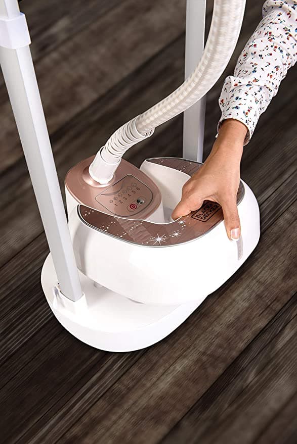 مكواة بخار عمودية مع طاولة كي 2000 واط بلاك اند ديكر Black+Decker 2000W Ironing Board With Digital Garment Steamer