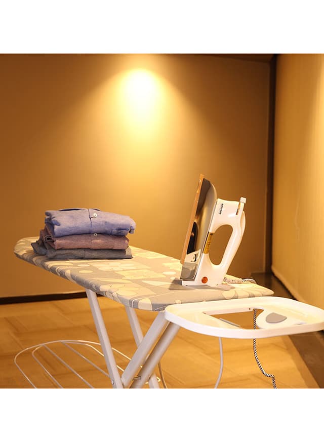 Krypton Automatic Dry Iron With Non Stick Golden Teflon Soleplate & Adjustable Thermostat Control Indicator Light 1200 W KNDI6032 White