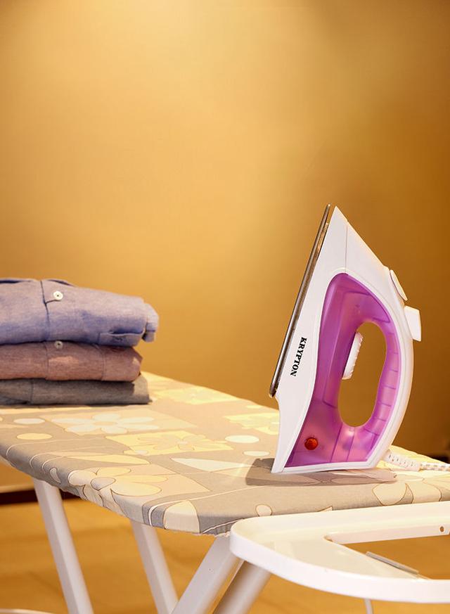 مكواة بخار 1200 وات Krypton Steam Iron - SW1hZ2U6MjgxMjU3