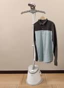 مكواة بخار عمودية مع علاقة 1800 واط رماديأبيض كريبتون Krypton Grey/White 1800 W Clothes Hanger With Garment Steamer
