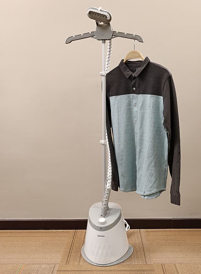 مكواة بخار عمودية مع علاقة 1800 واط رماديأبيض كريبتون Krypton Grey/White 1800 W Clothes Hanger With Garment Steamer