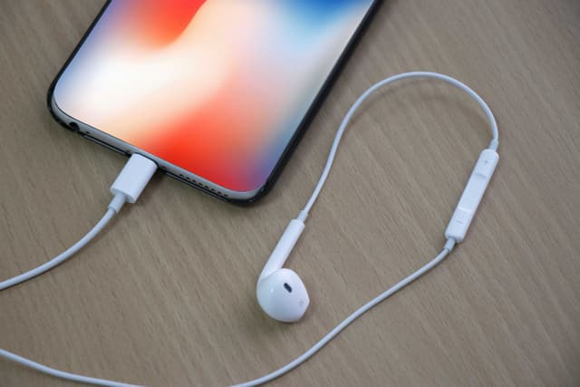 سماعة طرف واحد للآيفون بورودو Porodo Mono Right Earphone Compatible For Iphone Lightning Devices