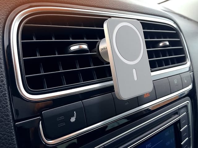 شاحن موبايل للسيارة لا سلكي Belkin Car Vent Mount Pro with Magsafe