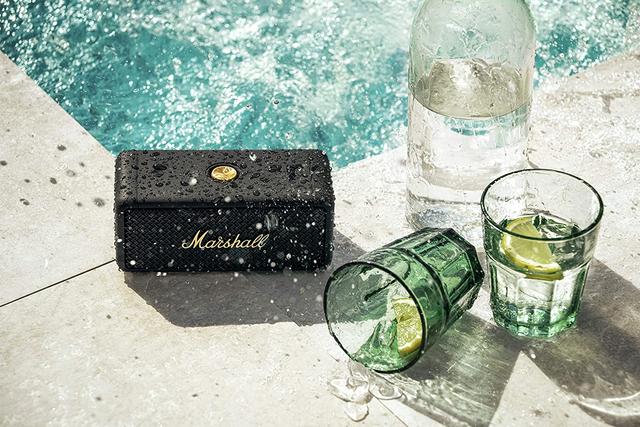 مكبر صوت بلوتوث لون أسود Emberton Compact Portable Wireless Speaker - Marshall - SW1hZ2U6MzE3NjIy