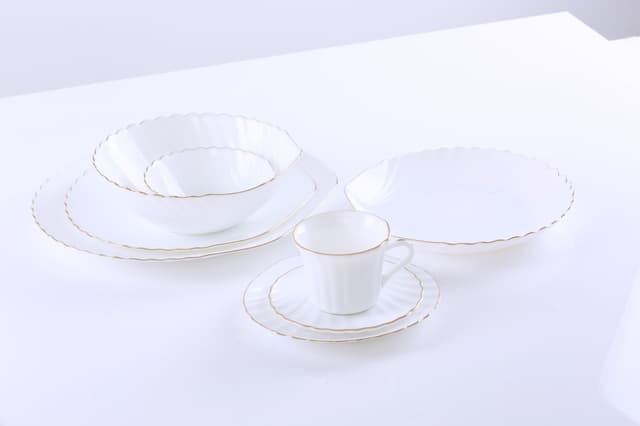 Royalford 40 Piece Dinner Set,Beautiful Shell Design with Gold Rim,Stylish Square Plates,Durable and Economical,Perfect for Dining and Gifting - 185700